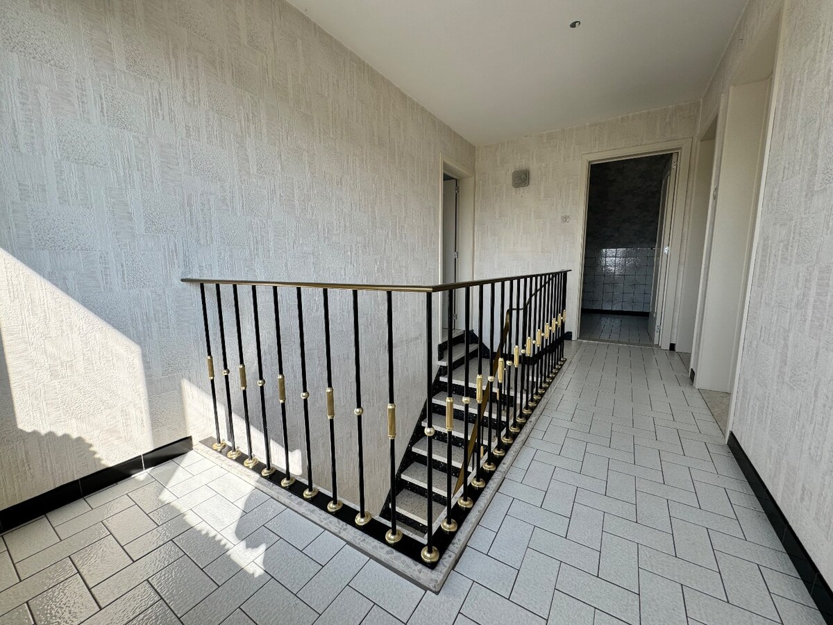 Alleenstaande woning met 4 slaapkamers en garage te Westende 