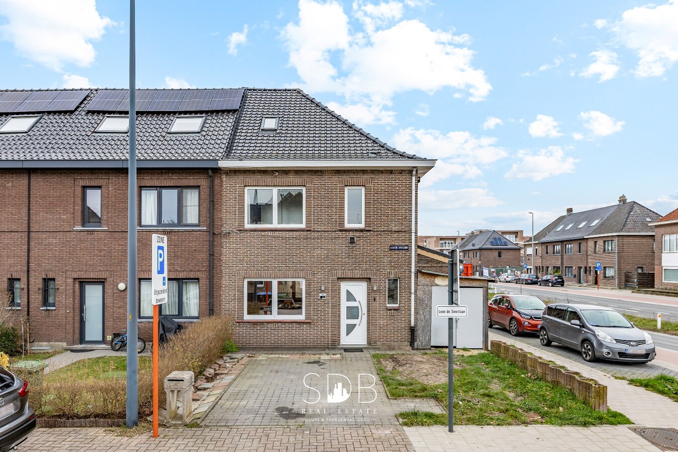 Instapklare half open bebouwing met gezinstuin 