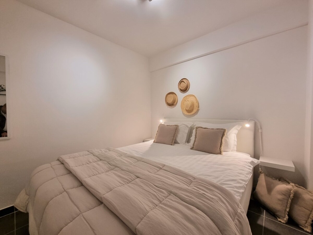 Zonnig, vernieuwd appartement nabij het strand - Heist 