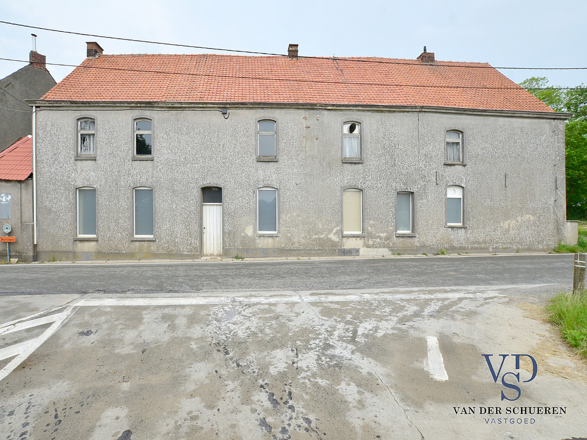 Bouwgrond met een breedte van ca. 45 m langsheen de N425. 