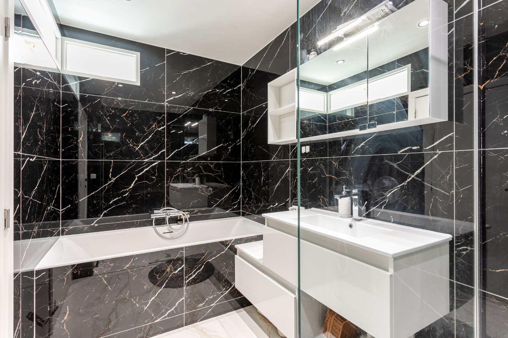 Instapklare woning met 3 slpk. , tuin en terras te Lembeek 