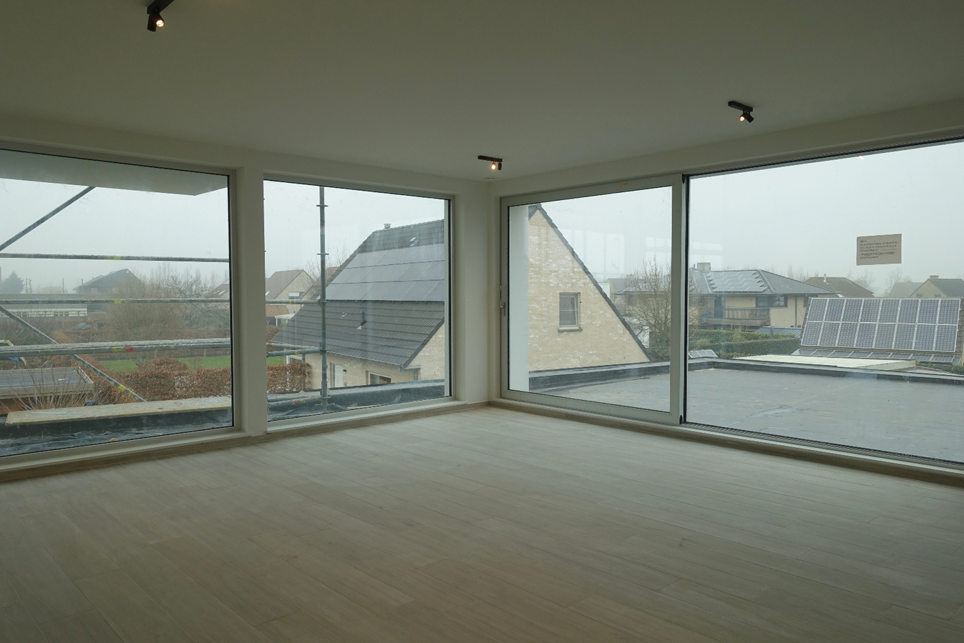 Kwalitatief nieuwbouwappartement met  enorm terras 