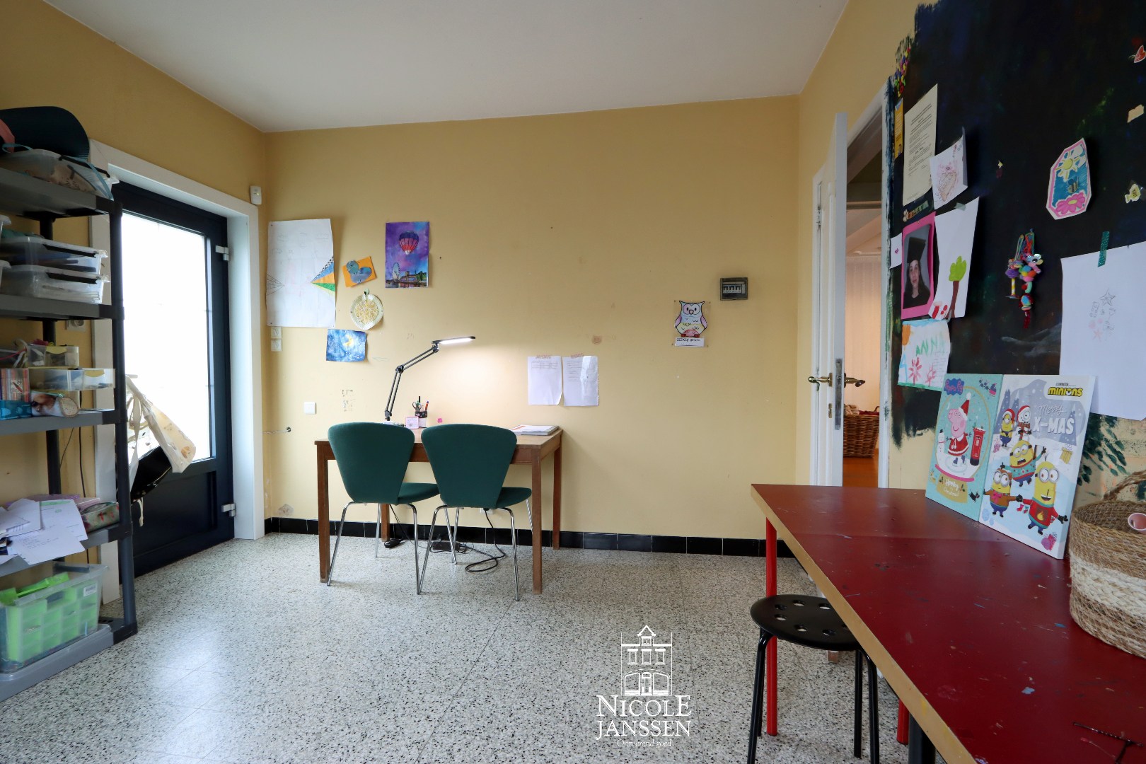 Bureel, slaapkamer of hobbyruimte