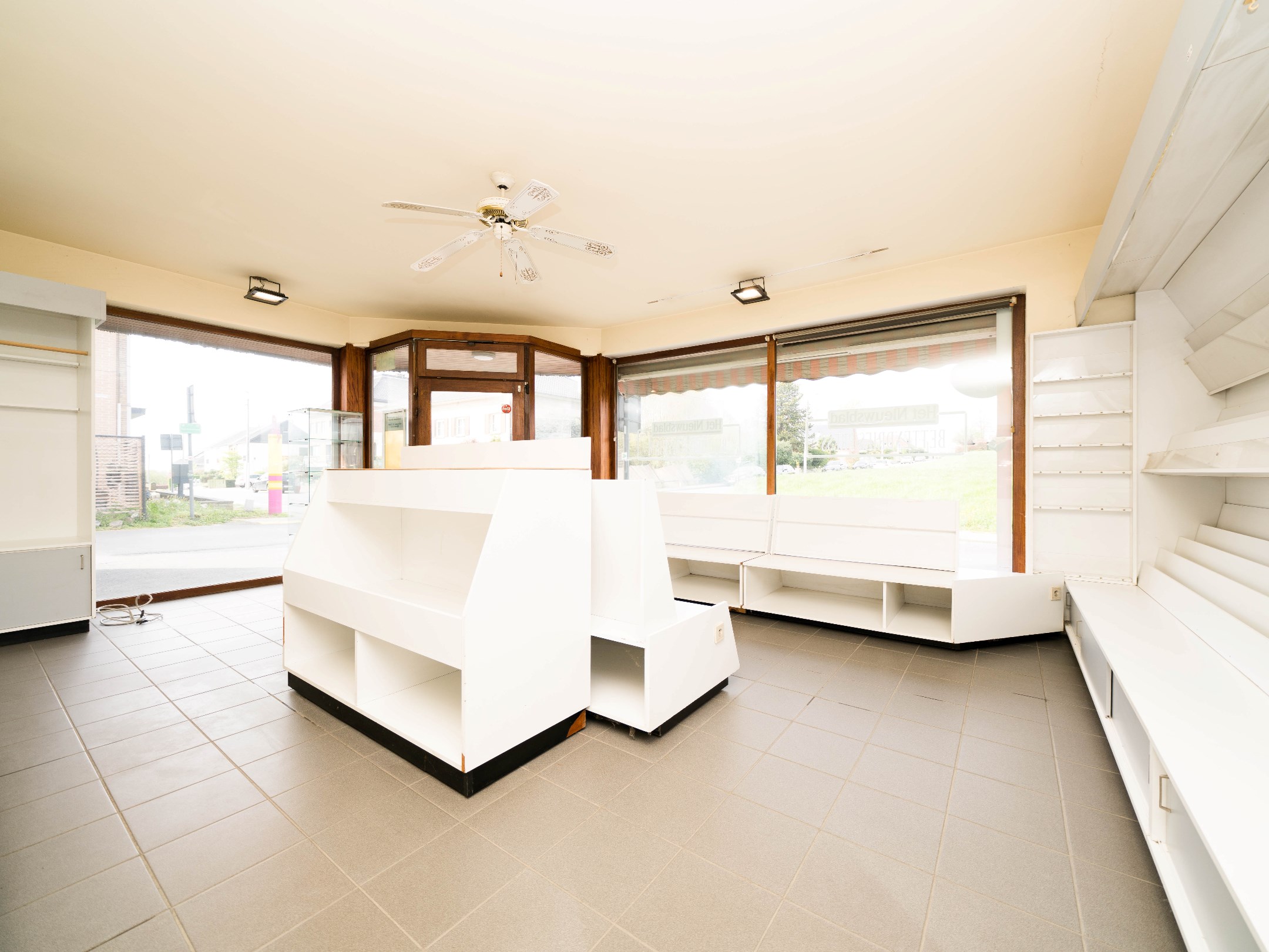 Winkel/kantoorruimte (65m²) op een gunstige ligging 