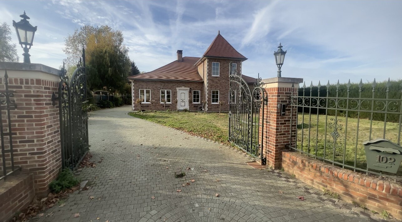 Royale villa met zwembad en extra woonruimte op 3070 m² 