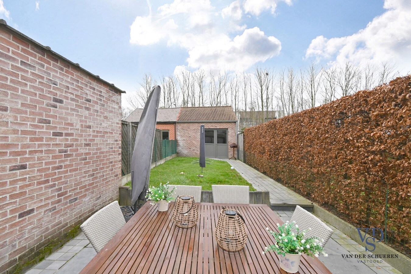 Gezellige woning (met garage achteraan). 