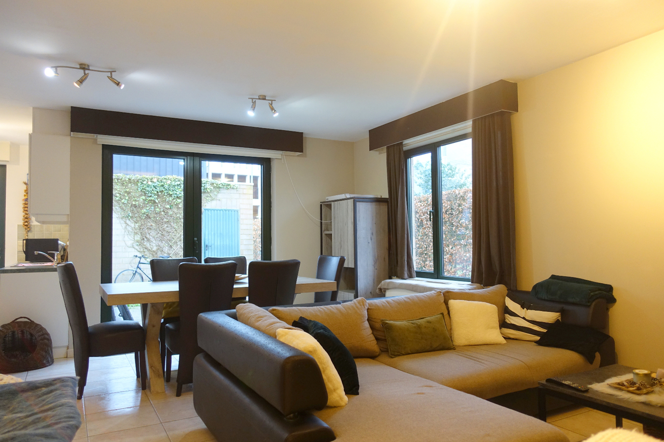 Gezellig gelijkvloersappartement met zonnige tuin en garage 