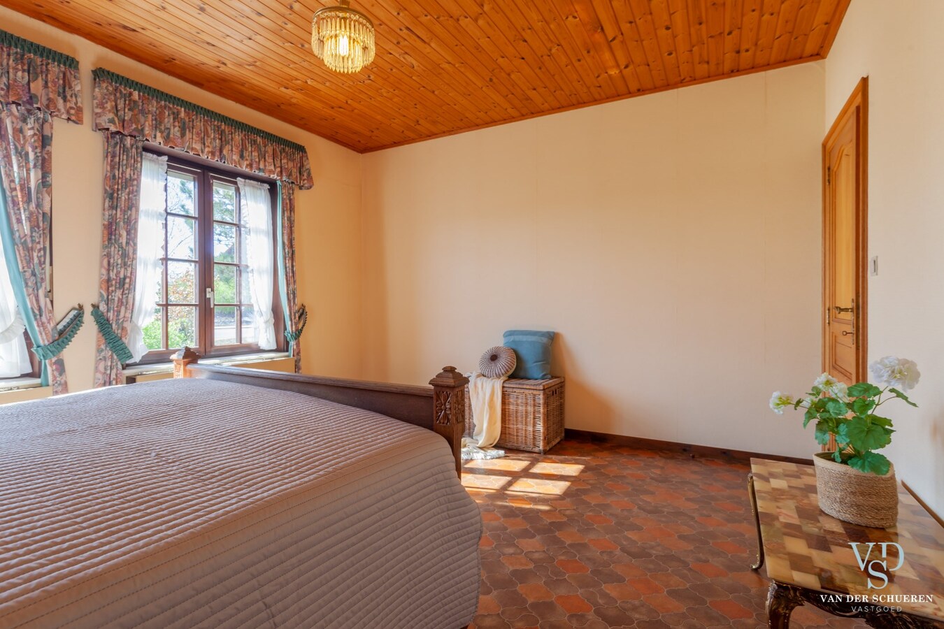 Exceptioneel landhuis met bijgebouw in groene omgeving 