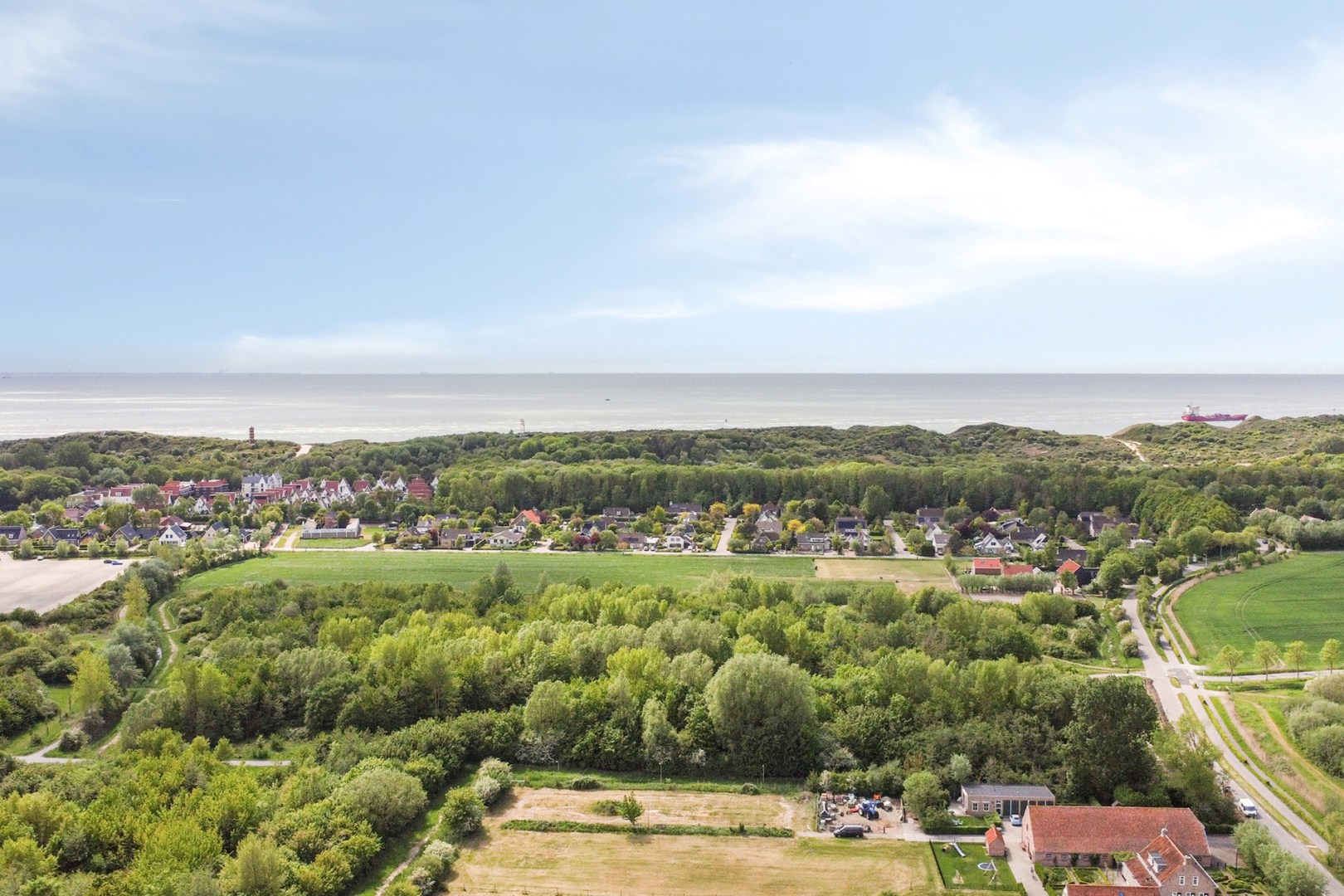 Ontsnap aan de dagelijkse hectiek en geniet van een welverdiende vakantie in deze charmante chalet (nr. ME46), te koop aangeboden op park Duinzicht in Koudekerke! 