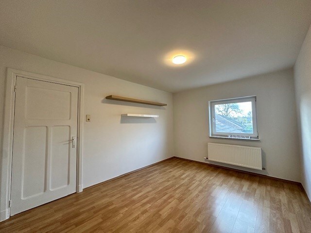 Een nette, comfortabele  gezinswoning met 3 slaapkamers, garage en tuin. 