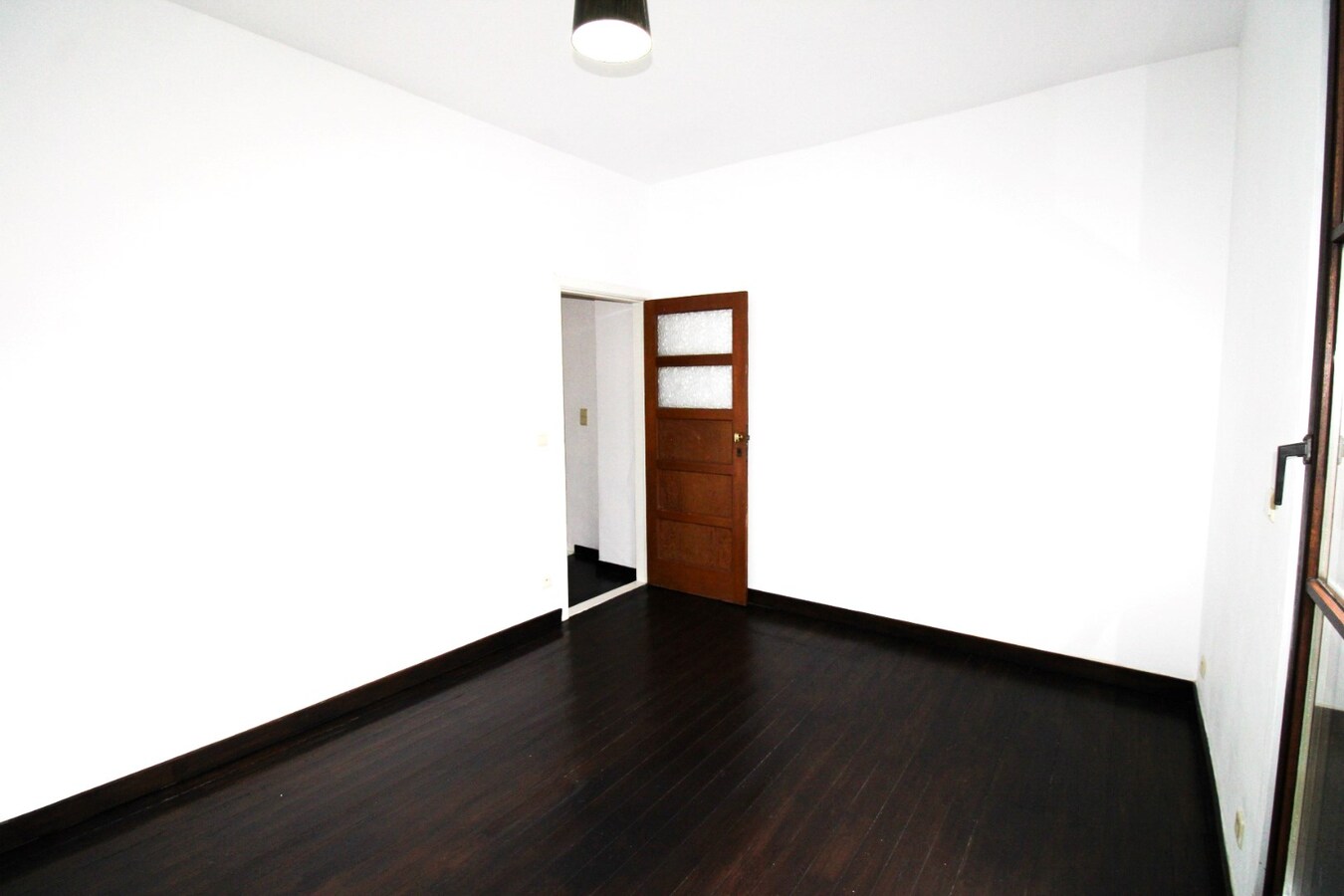 Charmante instapklare woning met 3 ruime slaapkamers en terras in het hartje Sint-Niklaas 