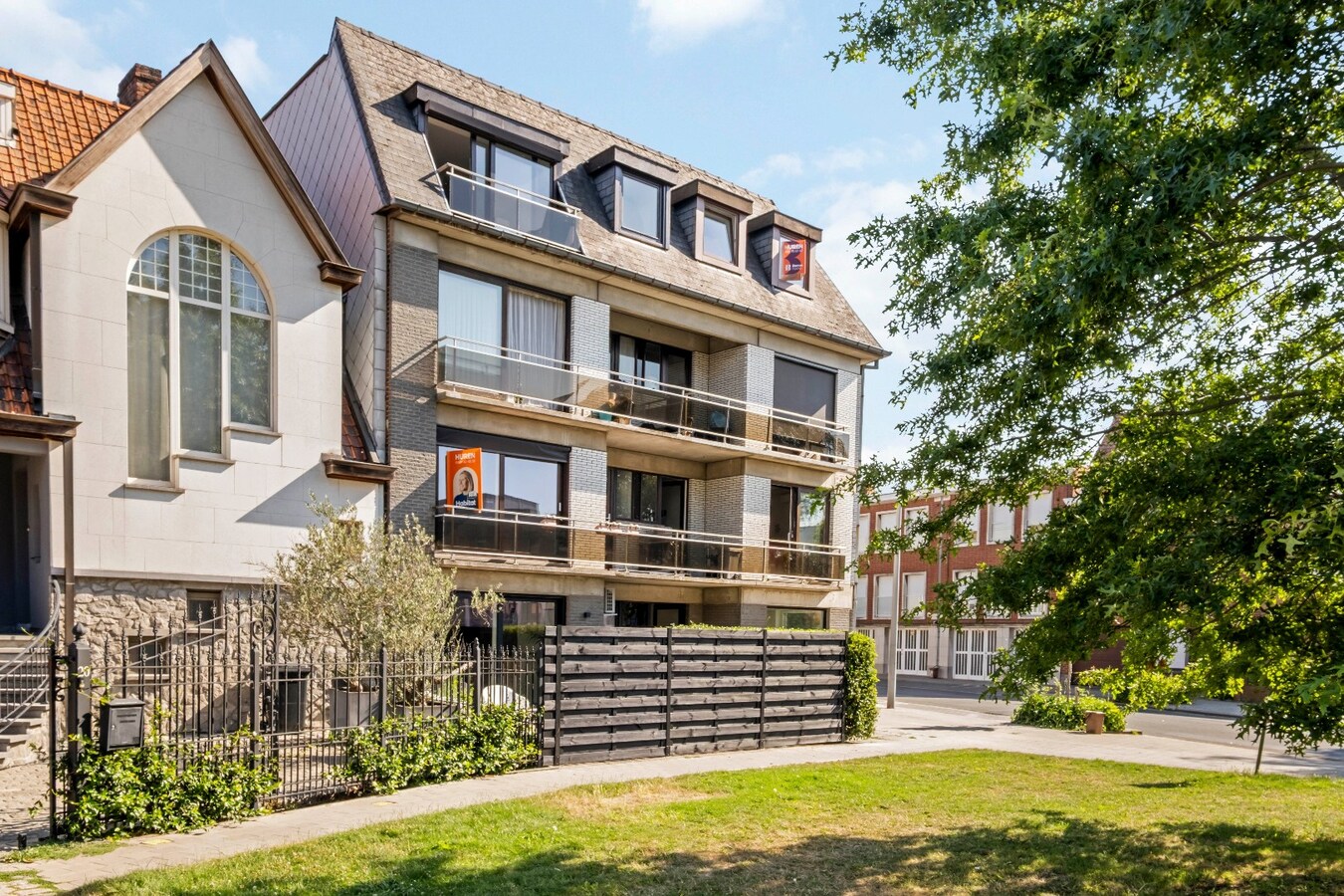TOPLIGGING : Gelijksvloers appartement met 2 terrassen nabij de Leie te Kortrijk ! *** NONO INSPIRED *** 