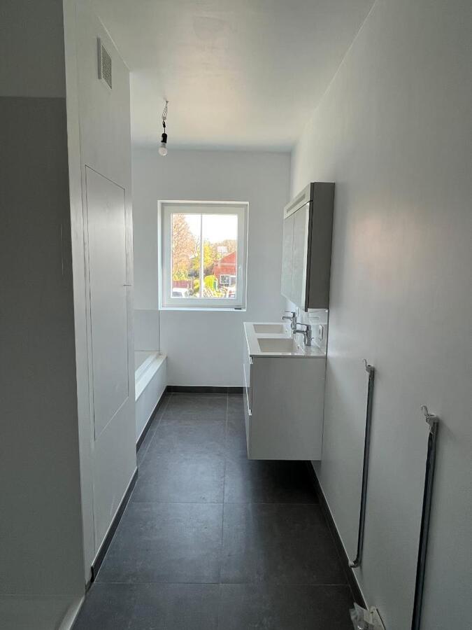 Moderne, hoogwaardige half open bebouwing te Eke ! 