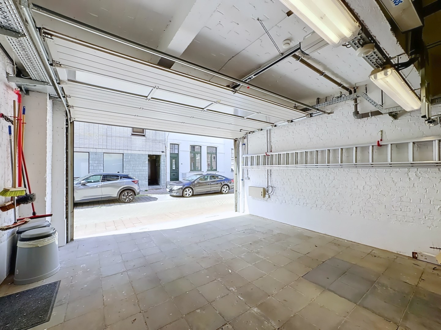 Ruime en centraal gelegen woning met dubbele garage 