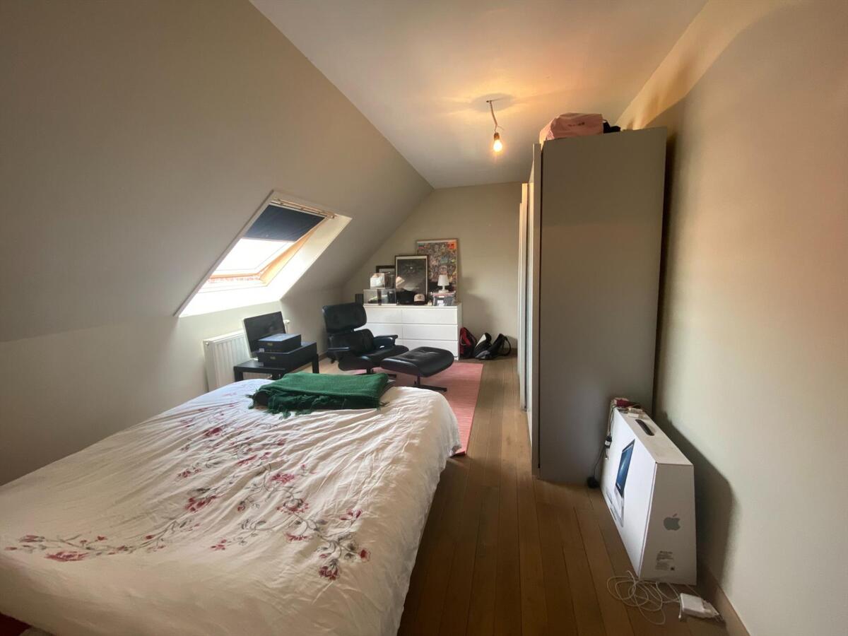 Uitstekend gelegen, duplex-appartement met 3 slaapkamers en garage 