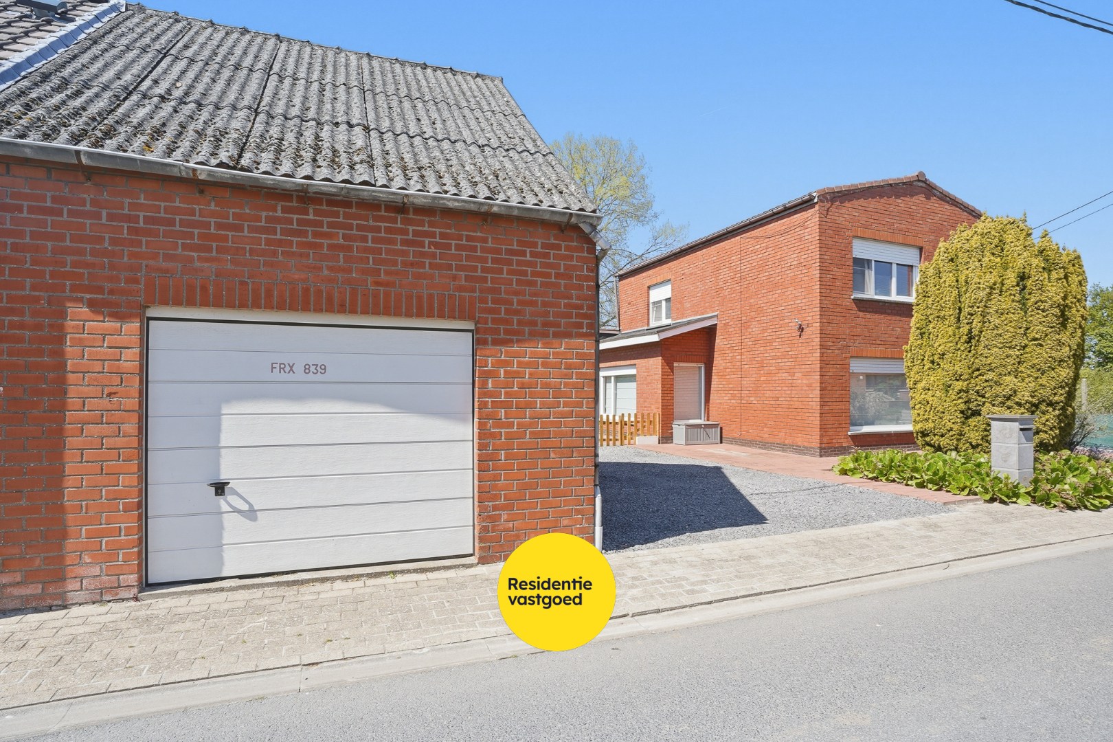 Charmante woning op 727 m² in het centrum van Eernegem 