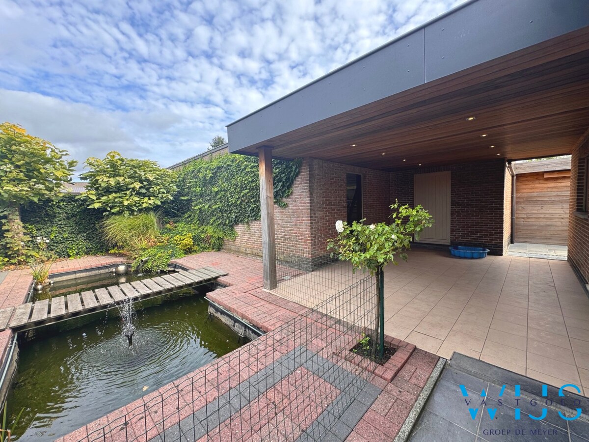 Royaal wonen met maar liefst 910 m² aan multifunctionele bijgebouwen! 
