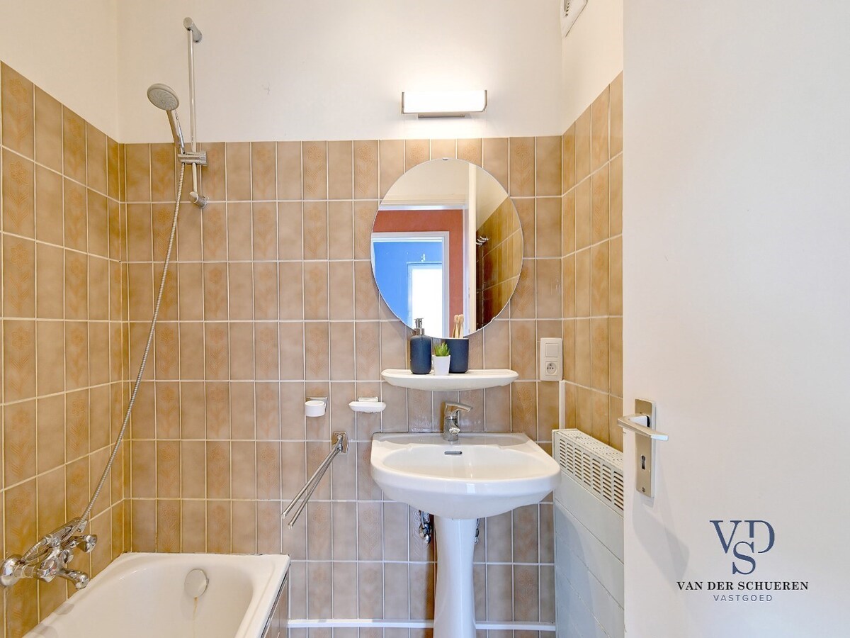 Lichtrijk appartement centrum Gavere. 