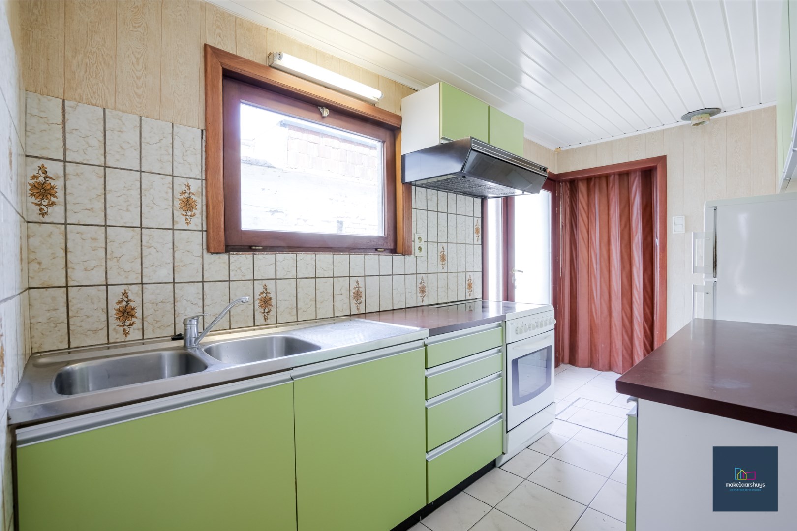 Centraal gelegen te renoveren woning in rij met tuin te Mariakerke 