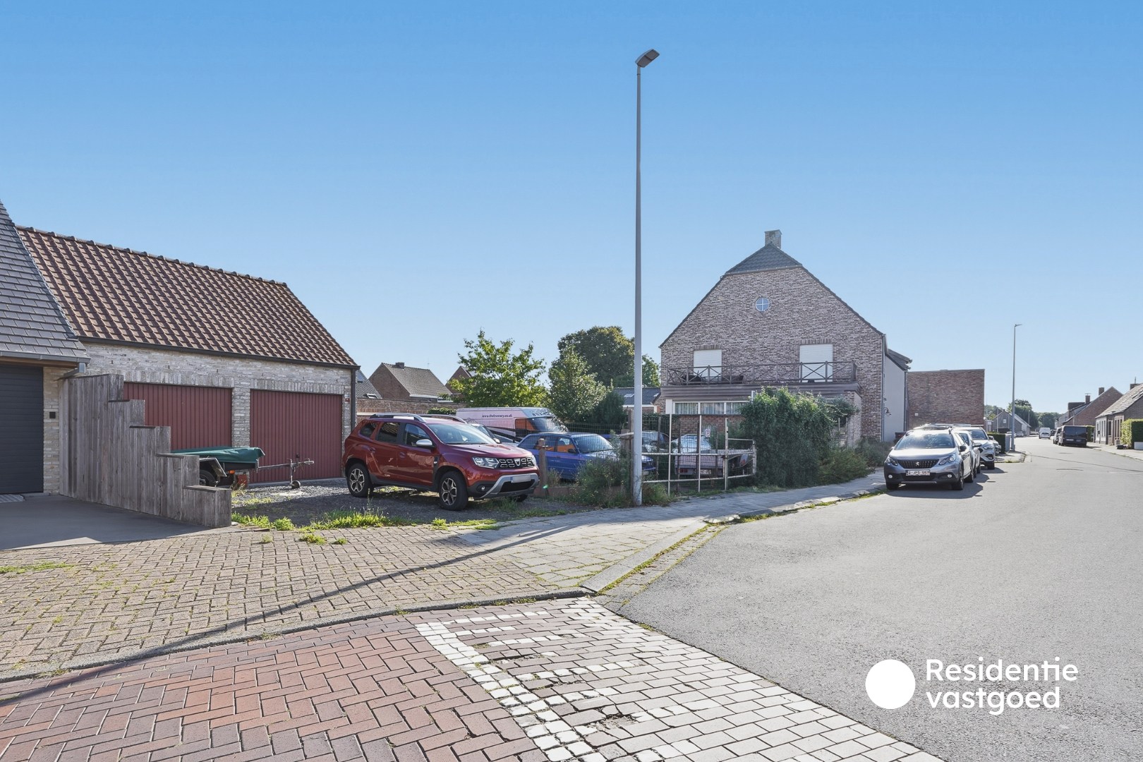 Ruime gezinswoning met 4 slaapkamers, dubbele garage en zonnige tuin in Ettelgem 