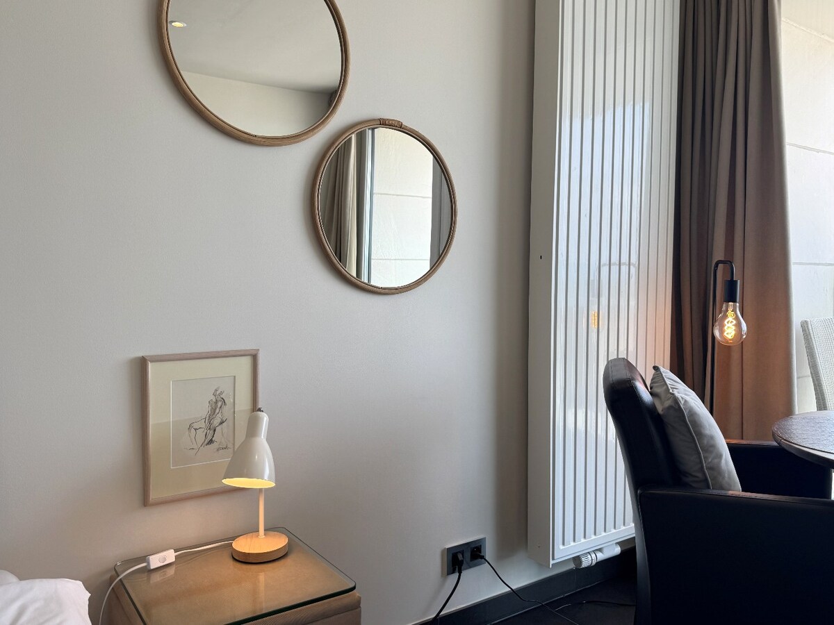 Studio met frontaal zeezicht op toplocatie in Heist. 