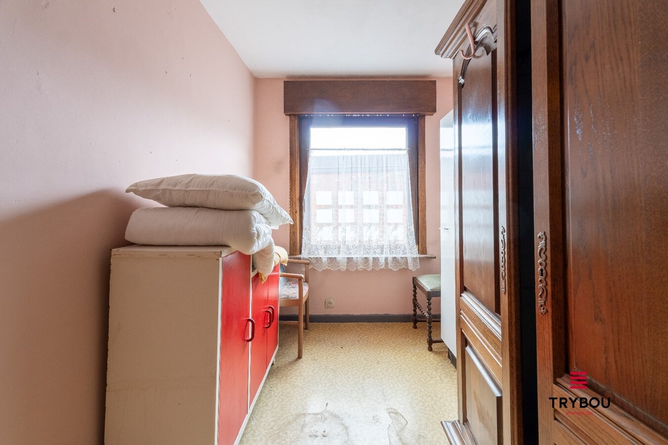 Ruime woning met loods en 4 garages – tal van mogelijkheden! 