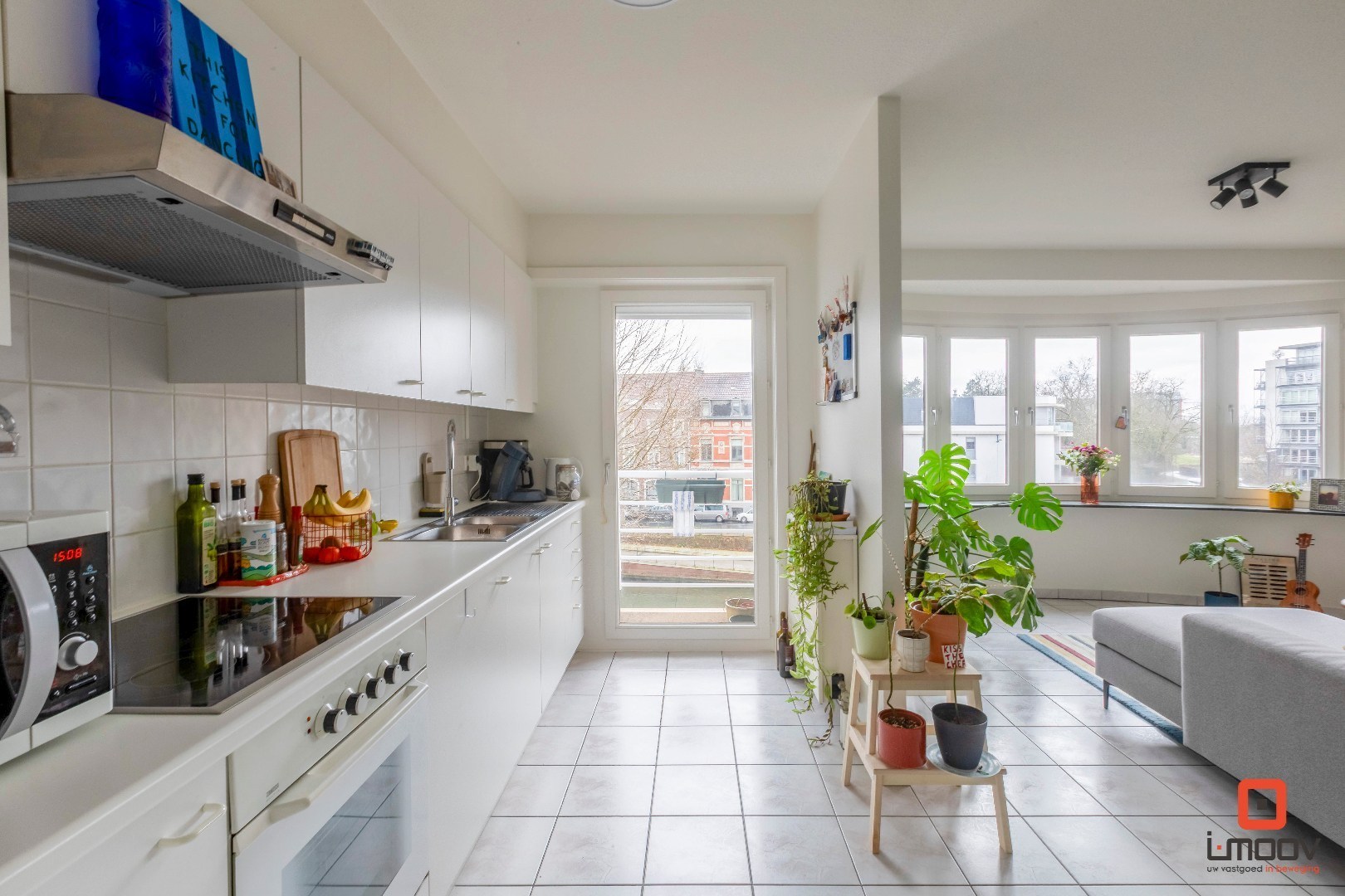 Lichtrijk tweeslaapkamer appartement met uniek waterzicht op Coupure Rechts 