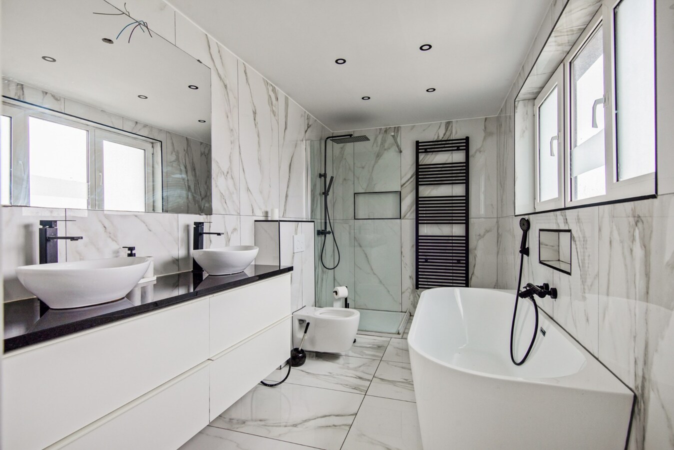 Gerenoveerde woning met 3/4 slpk, garage en tuin te Boom! 