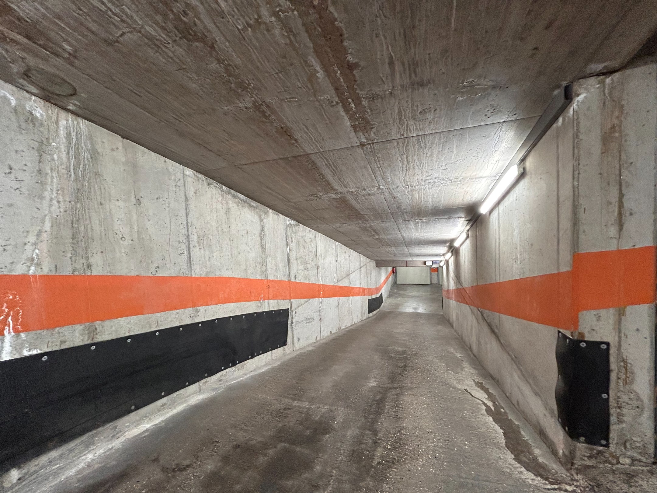 Ruime garagebox te huur gelegen in de Kustlaan te Knokke. 