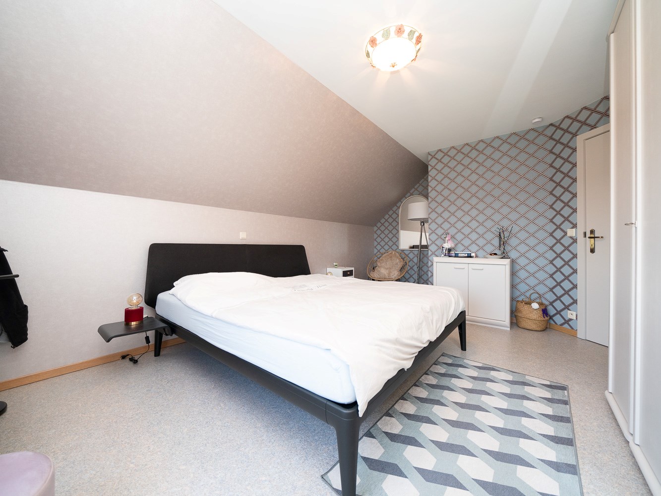 Instapklare, vrijstaande villa met 4 kamers op toplocatie 