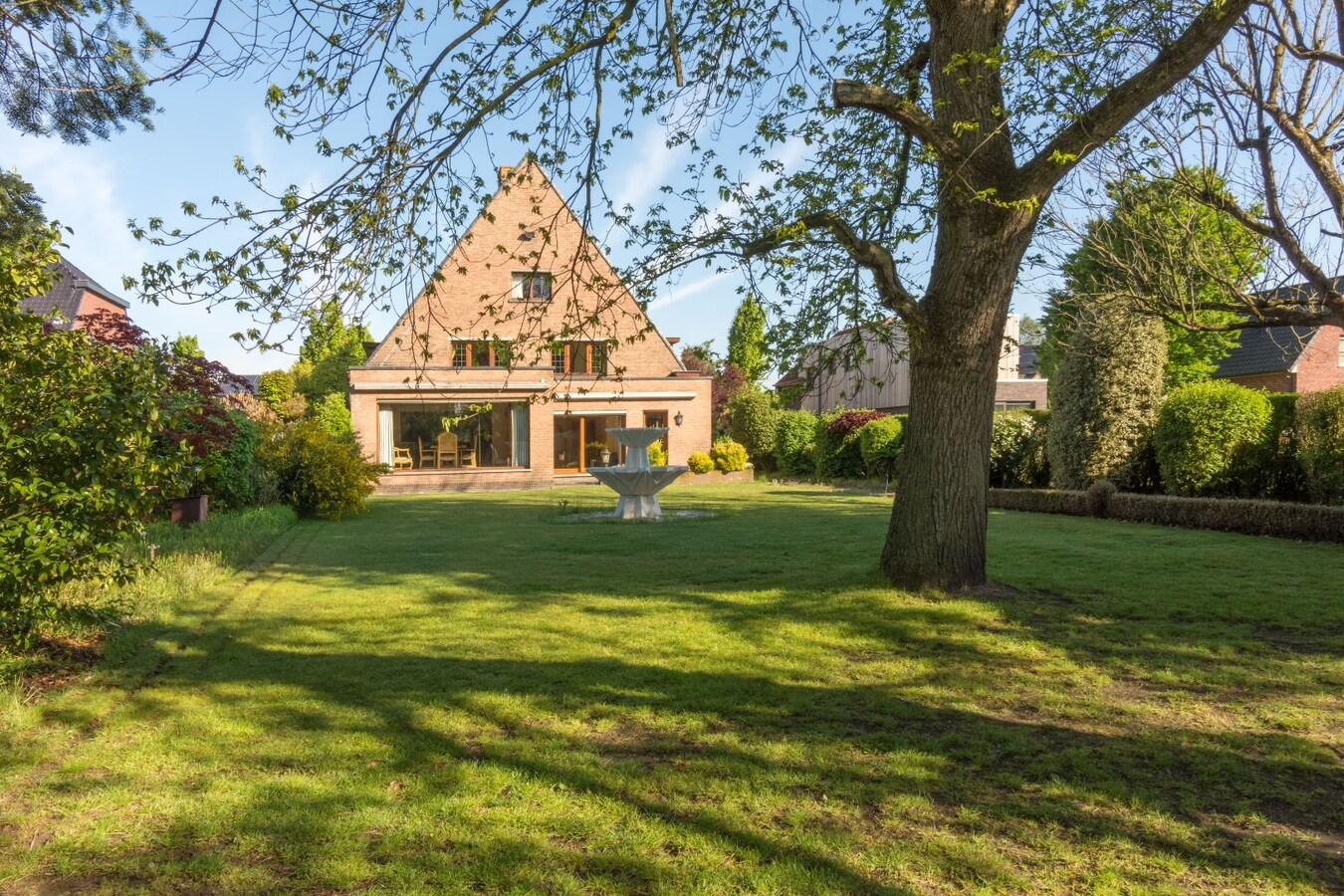 Verkocht: Ruime villa met parktuin te Oostakker nabij Gent/Lochristi 