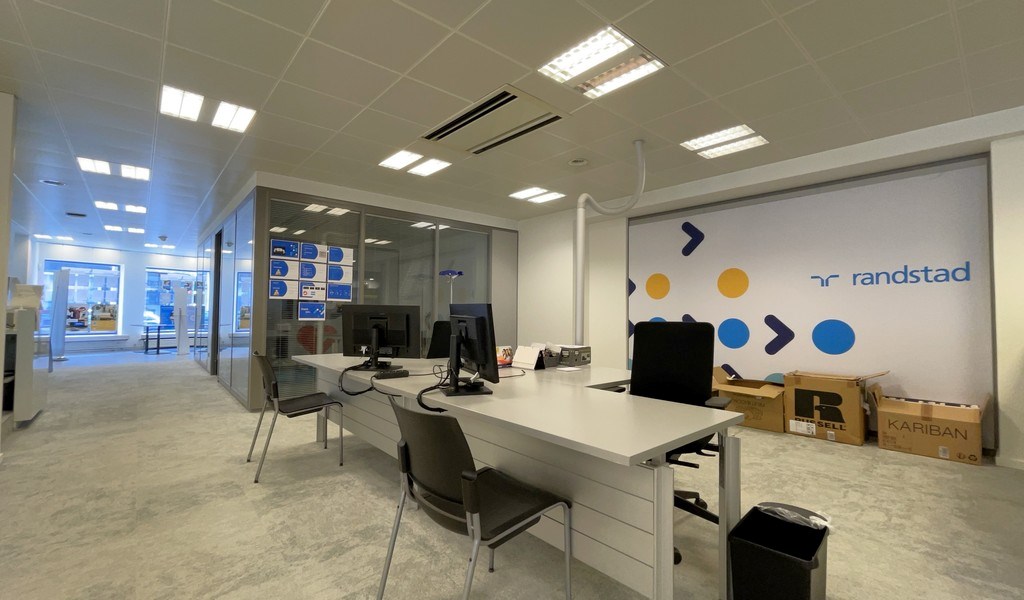 Commercieel gelijklvoers te huur vlakbij stadsring Mechelen