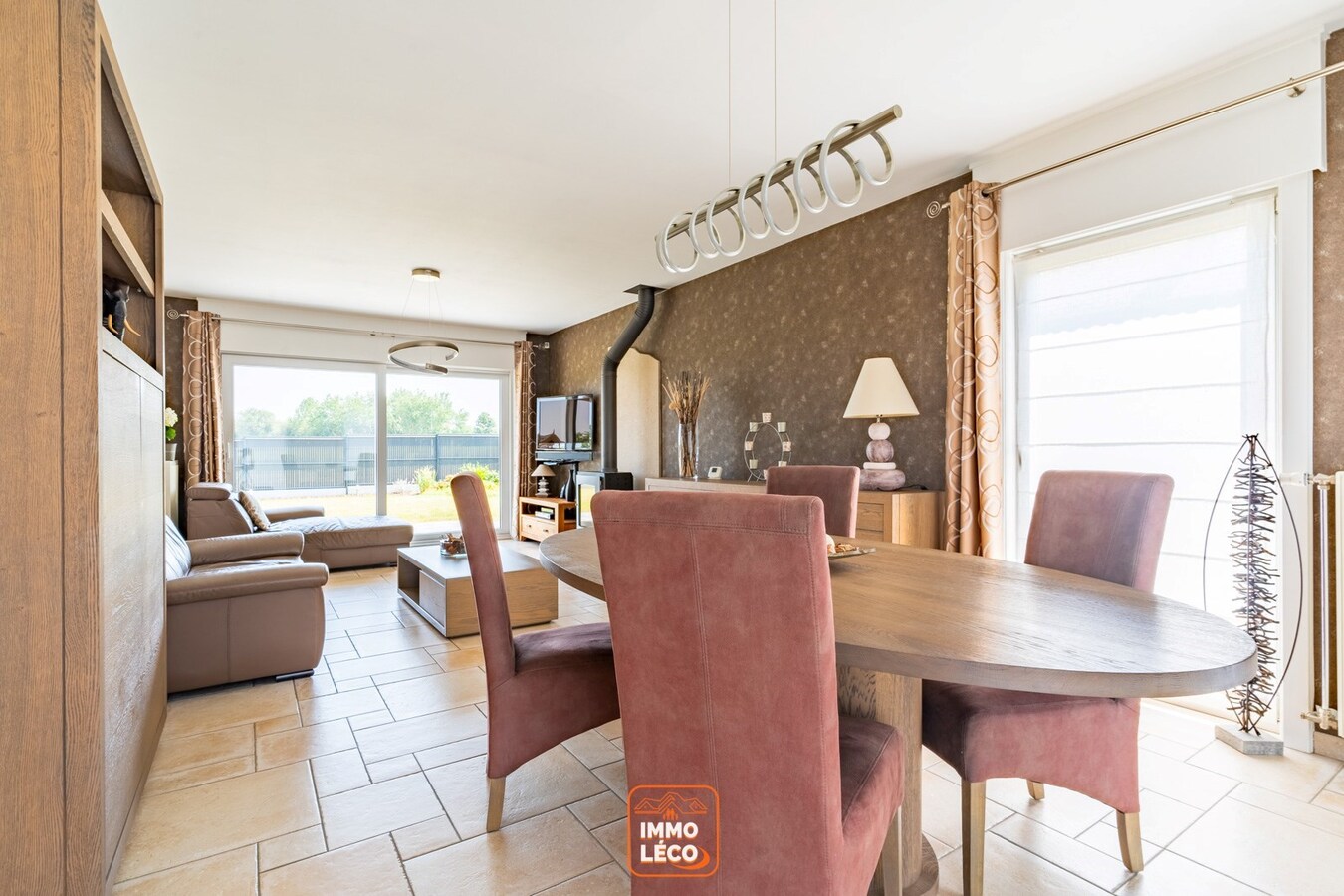 Villa « semi plain-pied » idéalement située avec 4 chambres, jardin, garage et parking, COUP DE CŒUR ABSOLU ! 