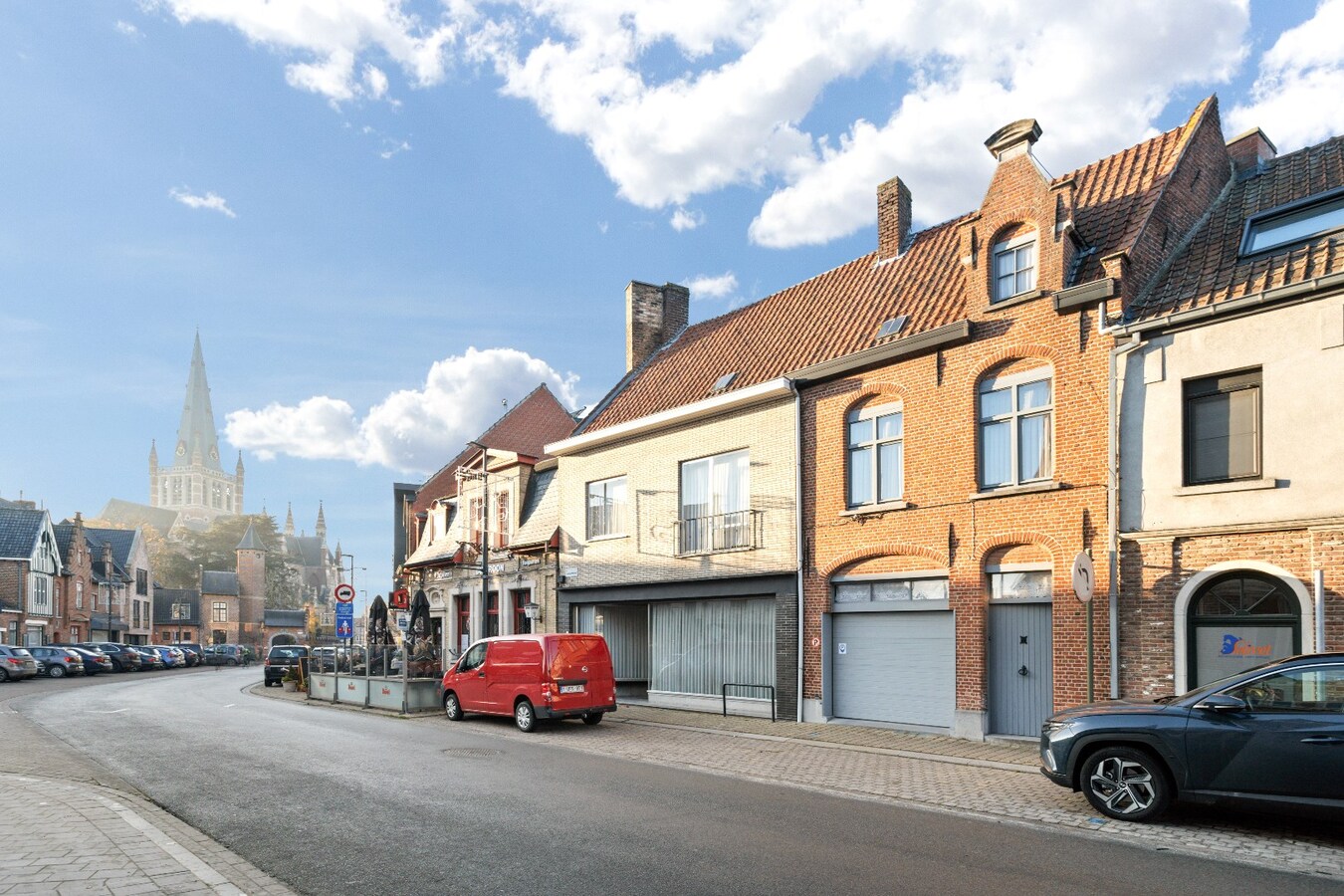 Ruim, voormalig handelshuis in het Centrum van Dadizele 