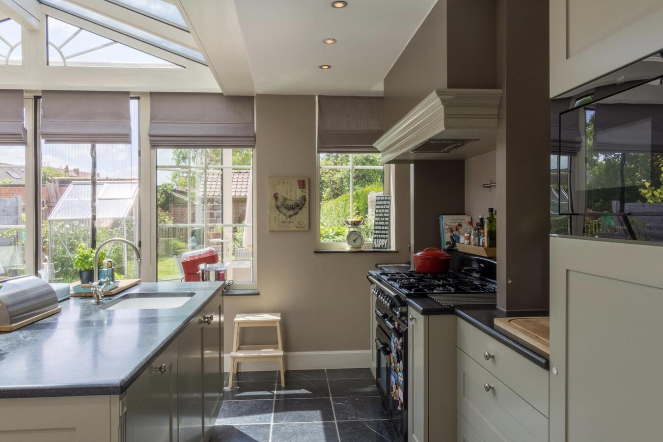 Instapklare woning met zonnige tuin op toplocatie 