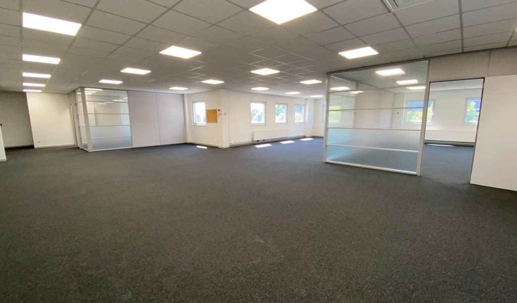 Instapklare kantoorruimte te huur vlakbij E40/R4 in Gent