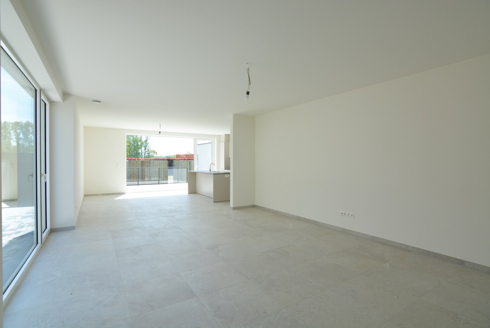 Moderne, energiezuinige, halfvrijstaande woning met carport op 3 a 80 ca. 