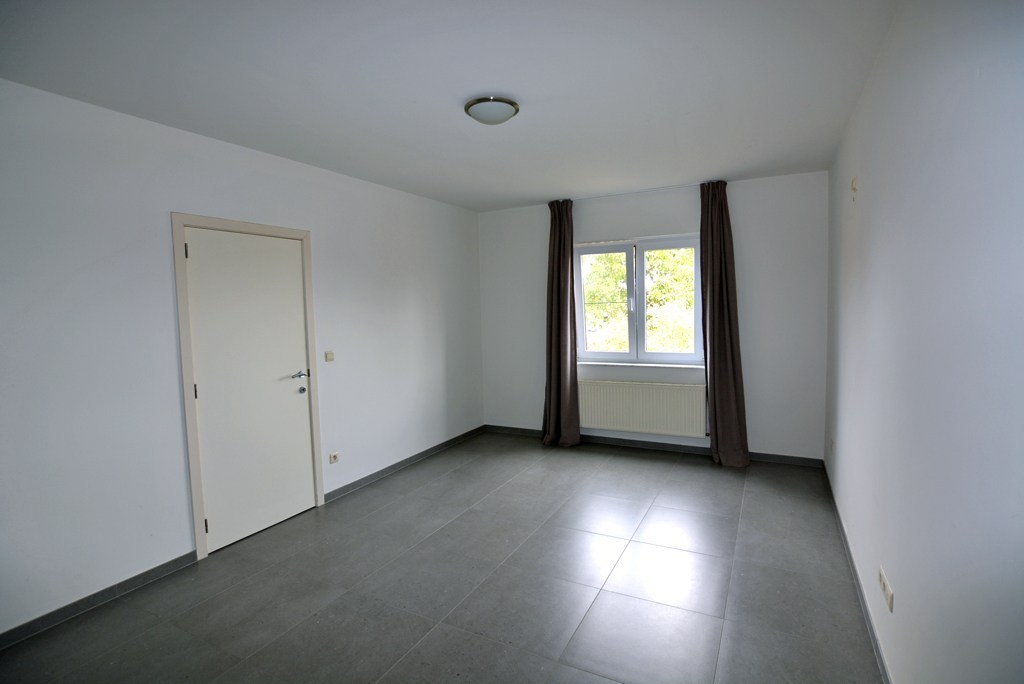 Appartement (104 m²) met 2 slpks, garage en kelderberging. 