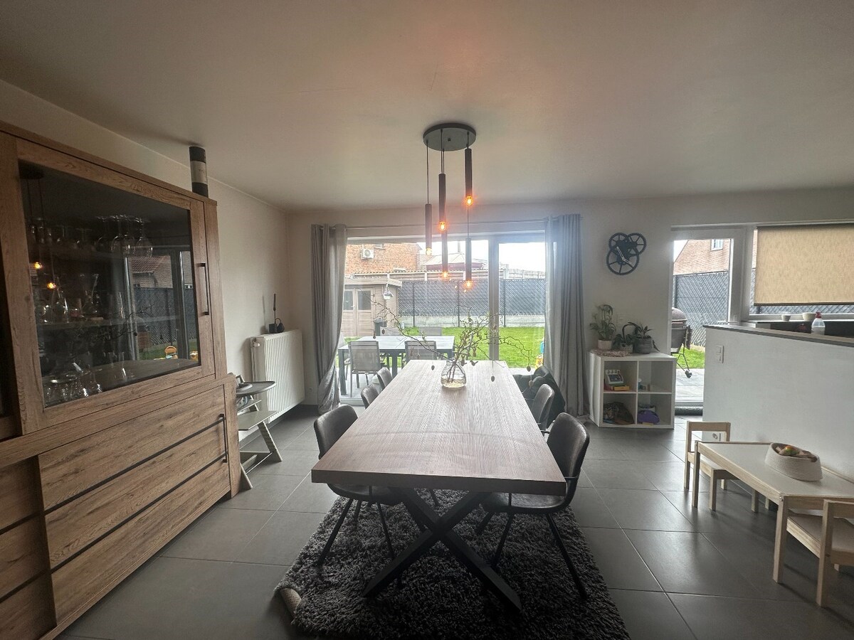 Ruime nieuwbouwwoning met zongerichte tuin en 3 slaapkamers 