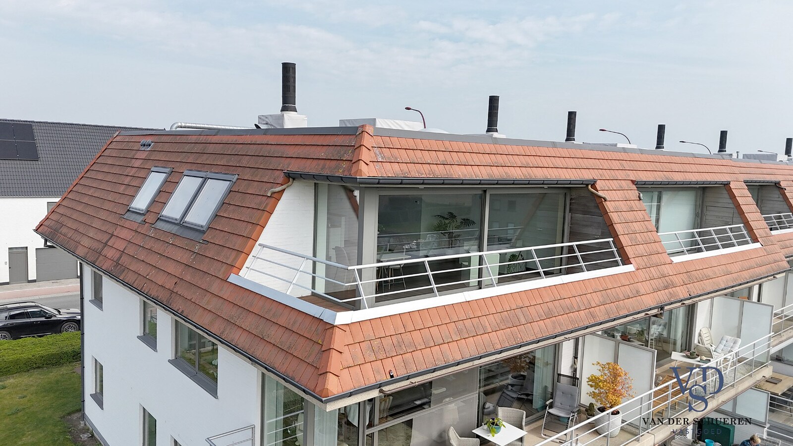 Lichtrijk appartement mét ondergrondse garage en berging. 