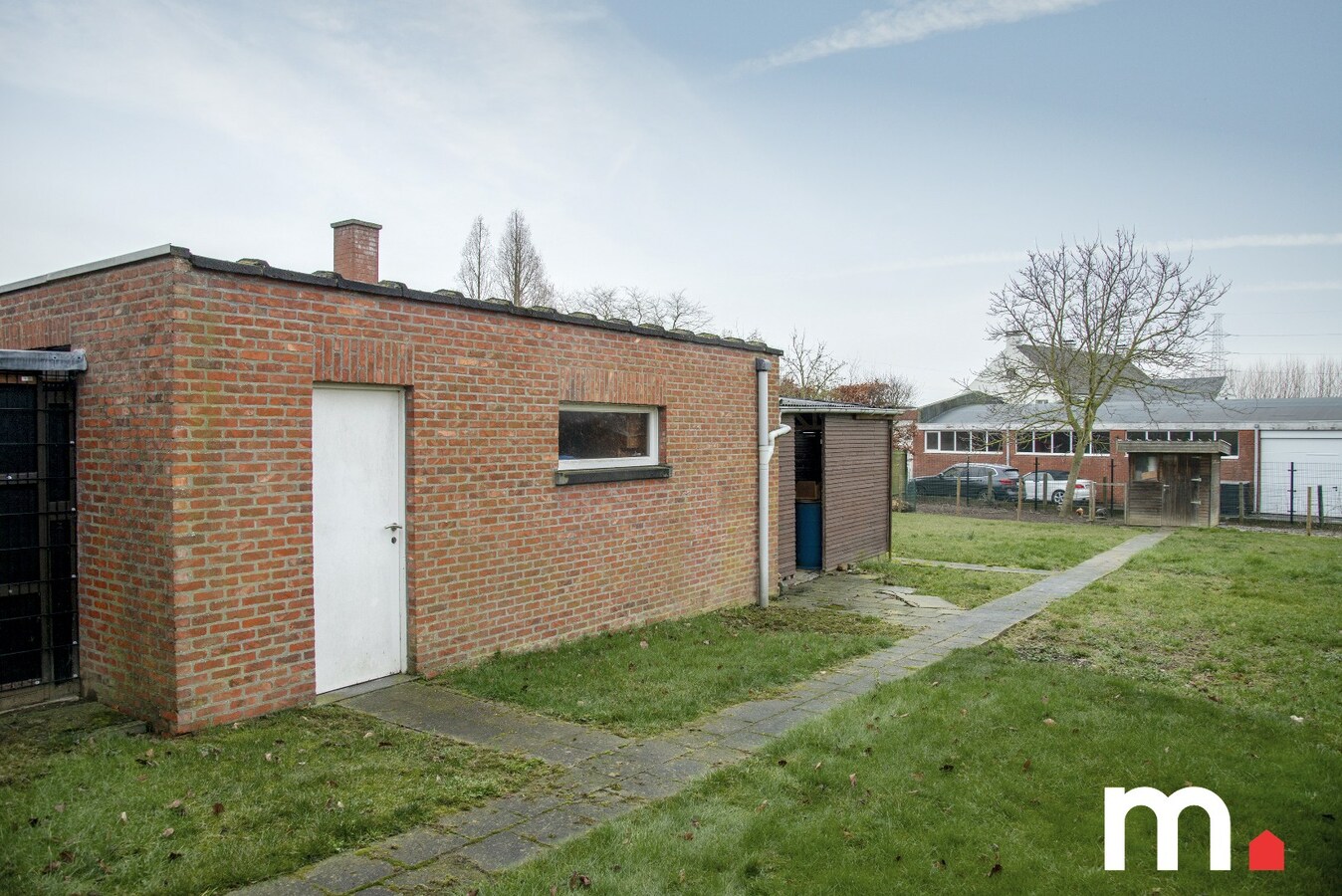 Halfopen bebouwing op 695 m2 met grote tuin en atelier te Lendelede ! 