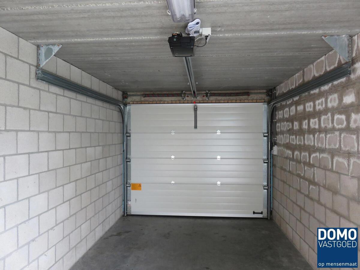 Ruime woning met 5 slaapkamers, tuin en garage 