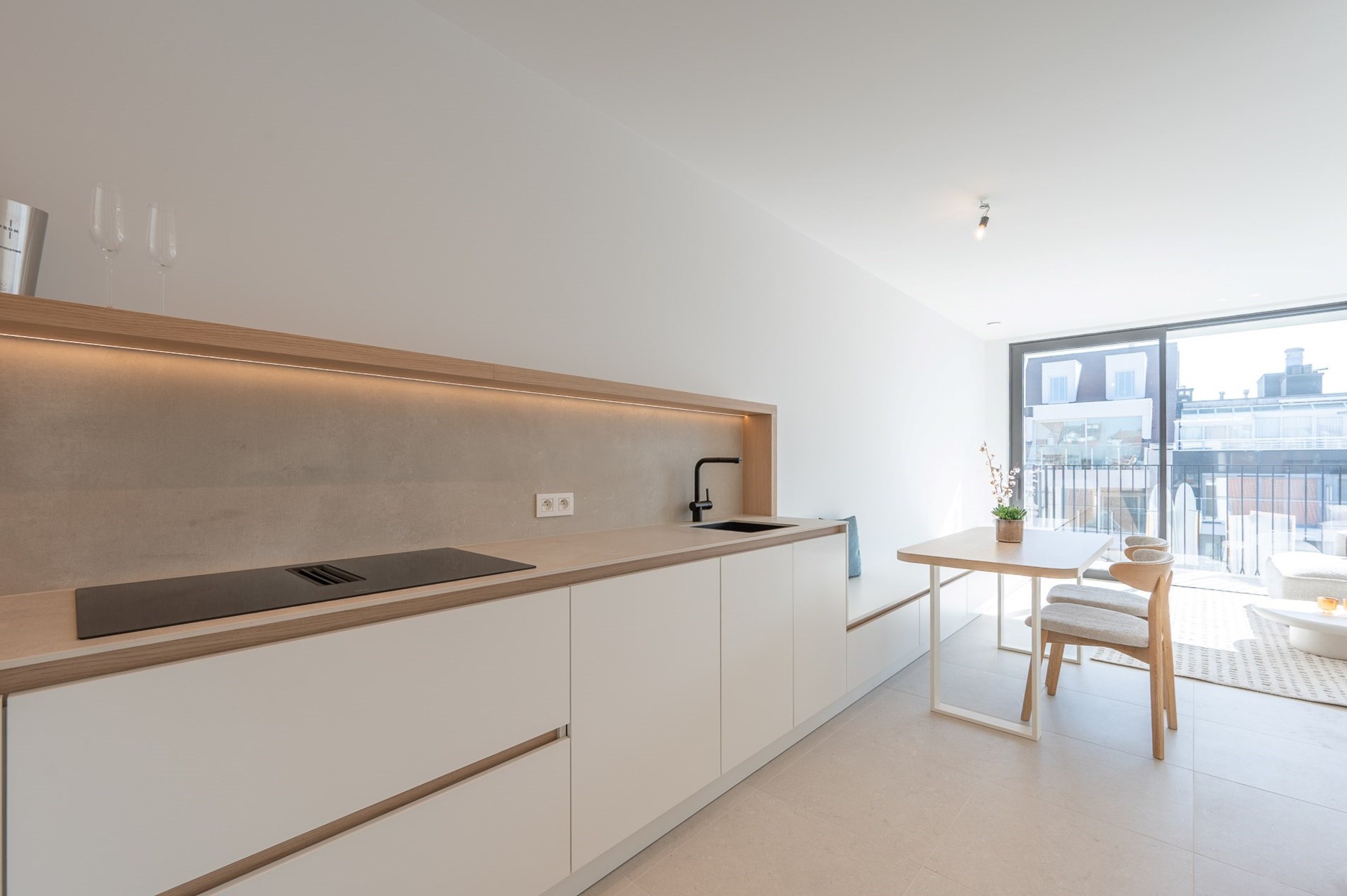 Volledig afgewerkt nieuwbouw app. met aangename zichten  gelegen in het centrum van Knokke. 