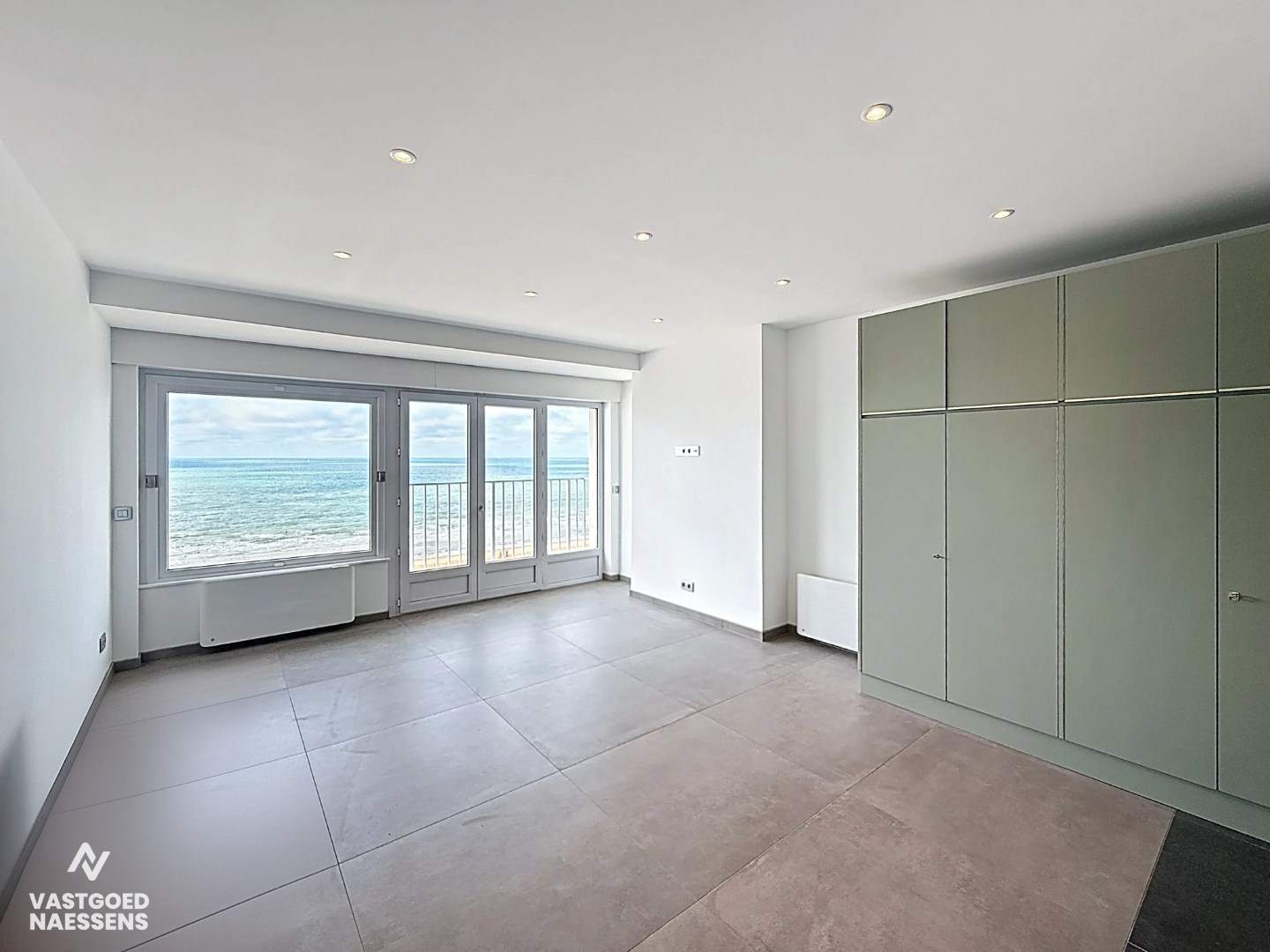 STUDIO RÉNOVÉ AVEC VUE SUR LA MER 