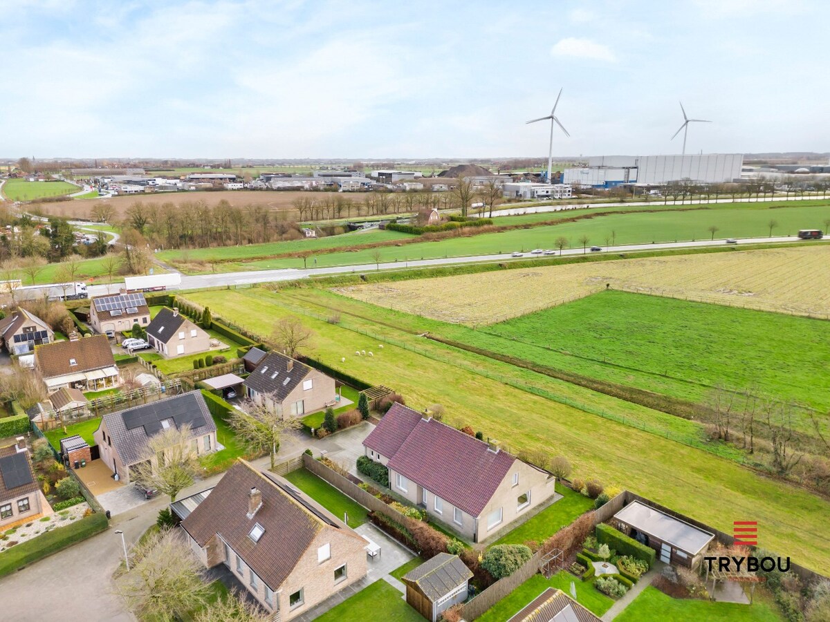 Statige, alleenstaande woning met rustige ligging te Ieper (Boezinge) 