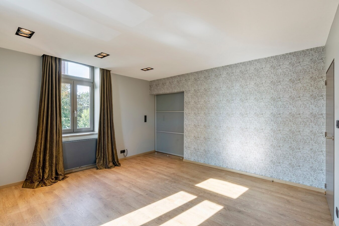 Luxe herenhuis met praktijkruimte in Niel-bij-As 