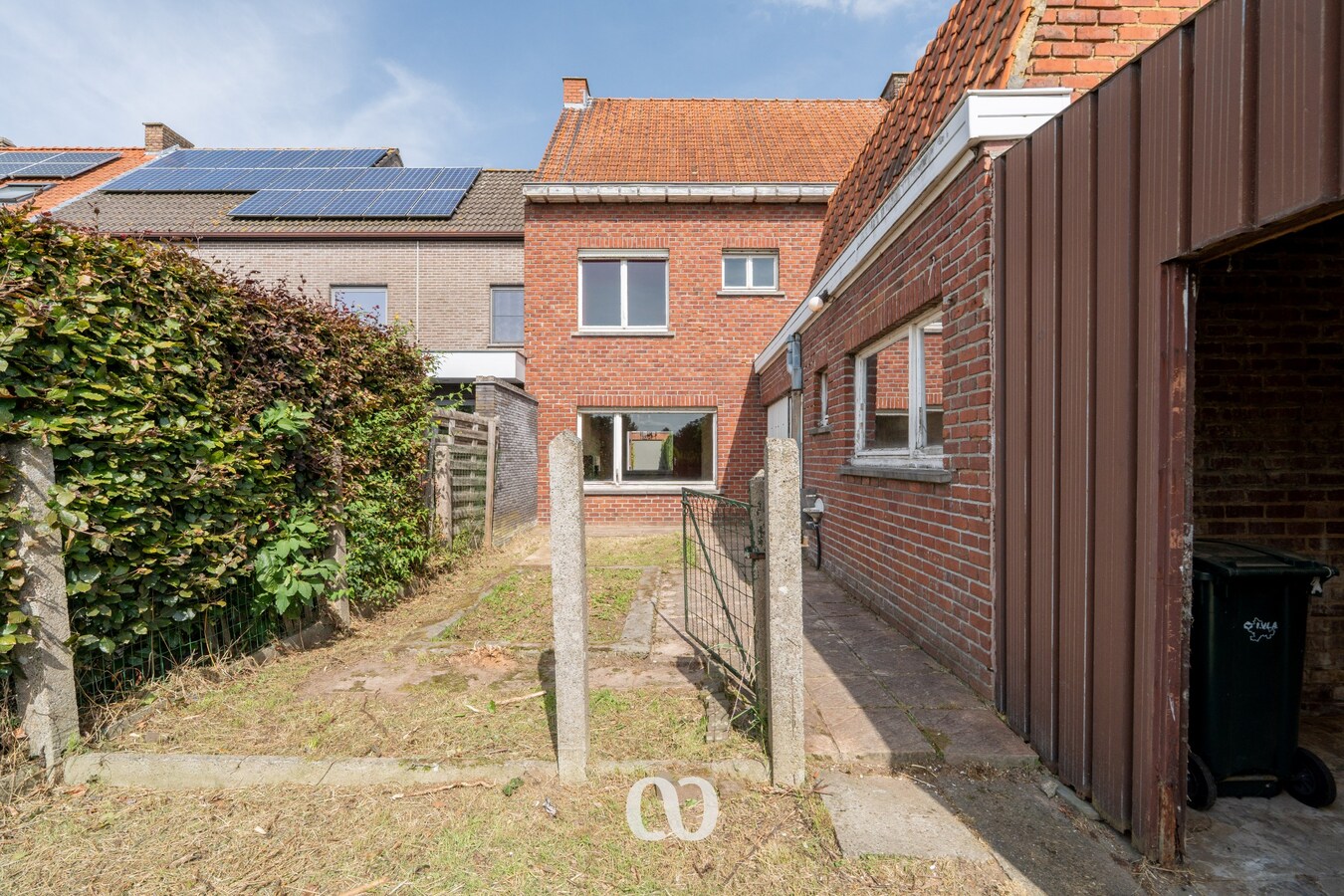 Te renoveren gezinswoning met 4 slaapkamers en tuin in Oudenaarde 