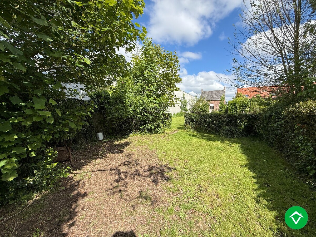 Ruime woning met 5 slaapkamers, garage en diepe tuin te Houthulst 