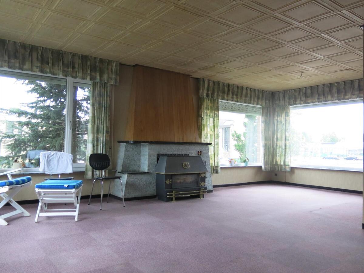 Commercieel gelegen, vrijstaande woning op perceel van 834m² 