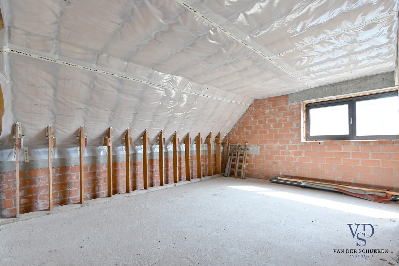 Eigentijdse woning (nog af te werken) te Vurste. 